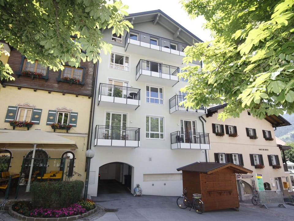 Property, House, Building, Neighbourhood, Architecture, Home, Town, Residential Area, Real Estate, Apartment