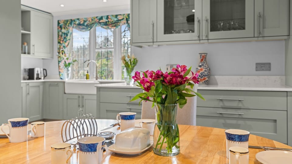 Set the kitchen table for four to six to enjoy breakfasts or a quick lunch in between adventures.