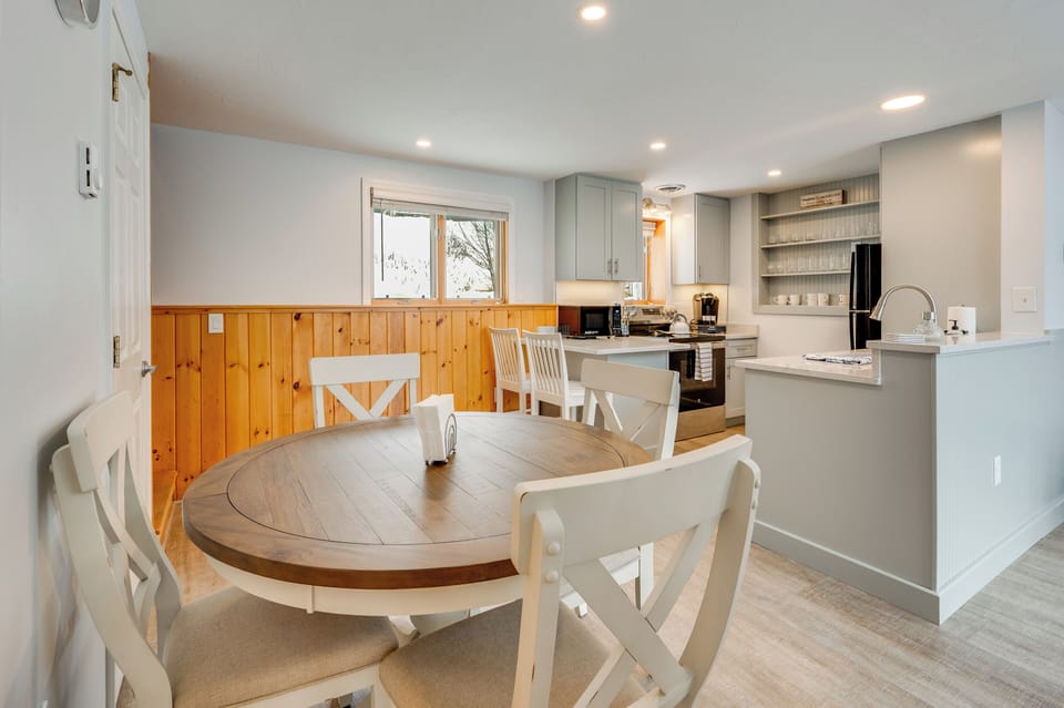 Kitchen | Dining Table