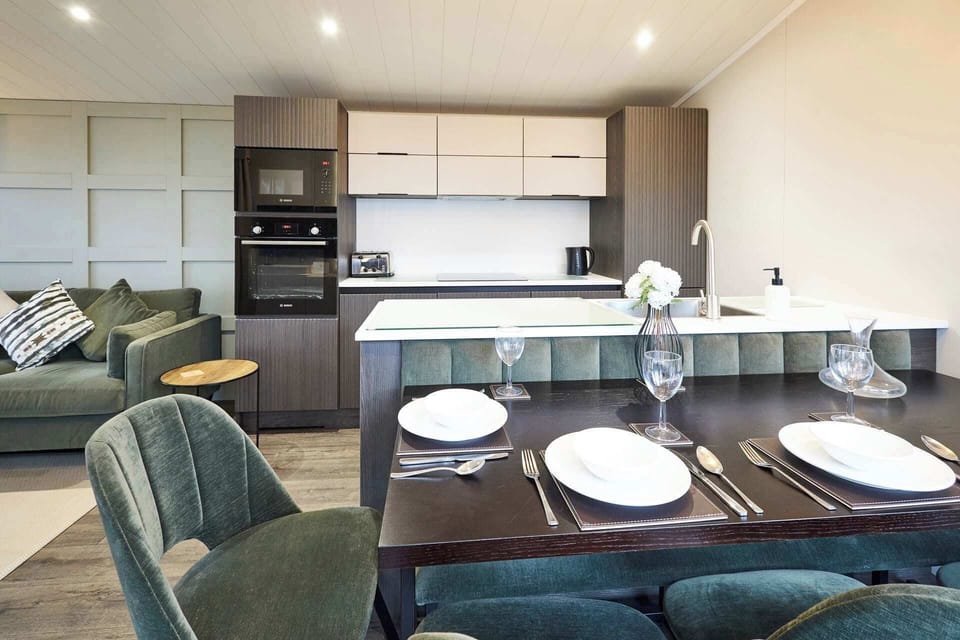 Kingfisher Lodge, Amotherby - Host & Stay