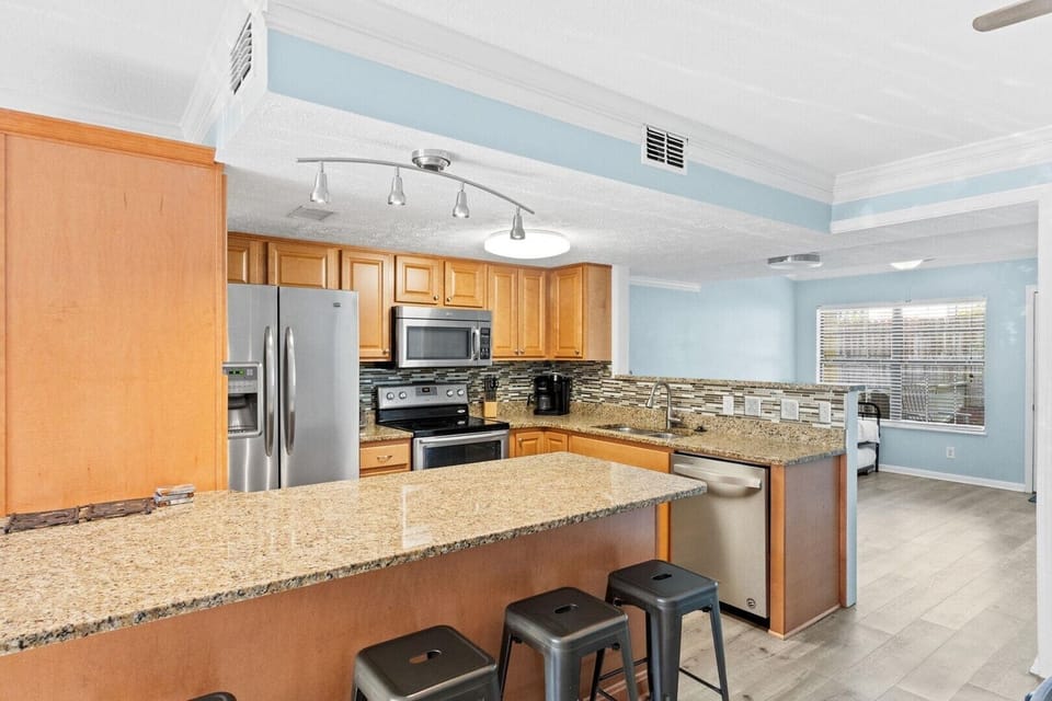 Kitchen with Breakfast Bar