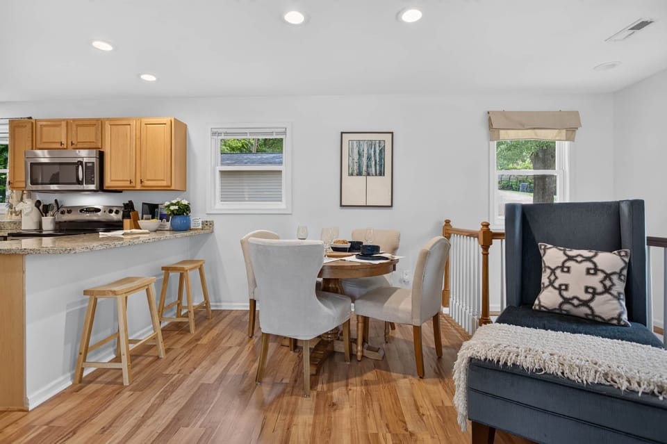 Open Concept Living Room, Kitchen and Dining Table
