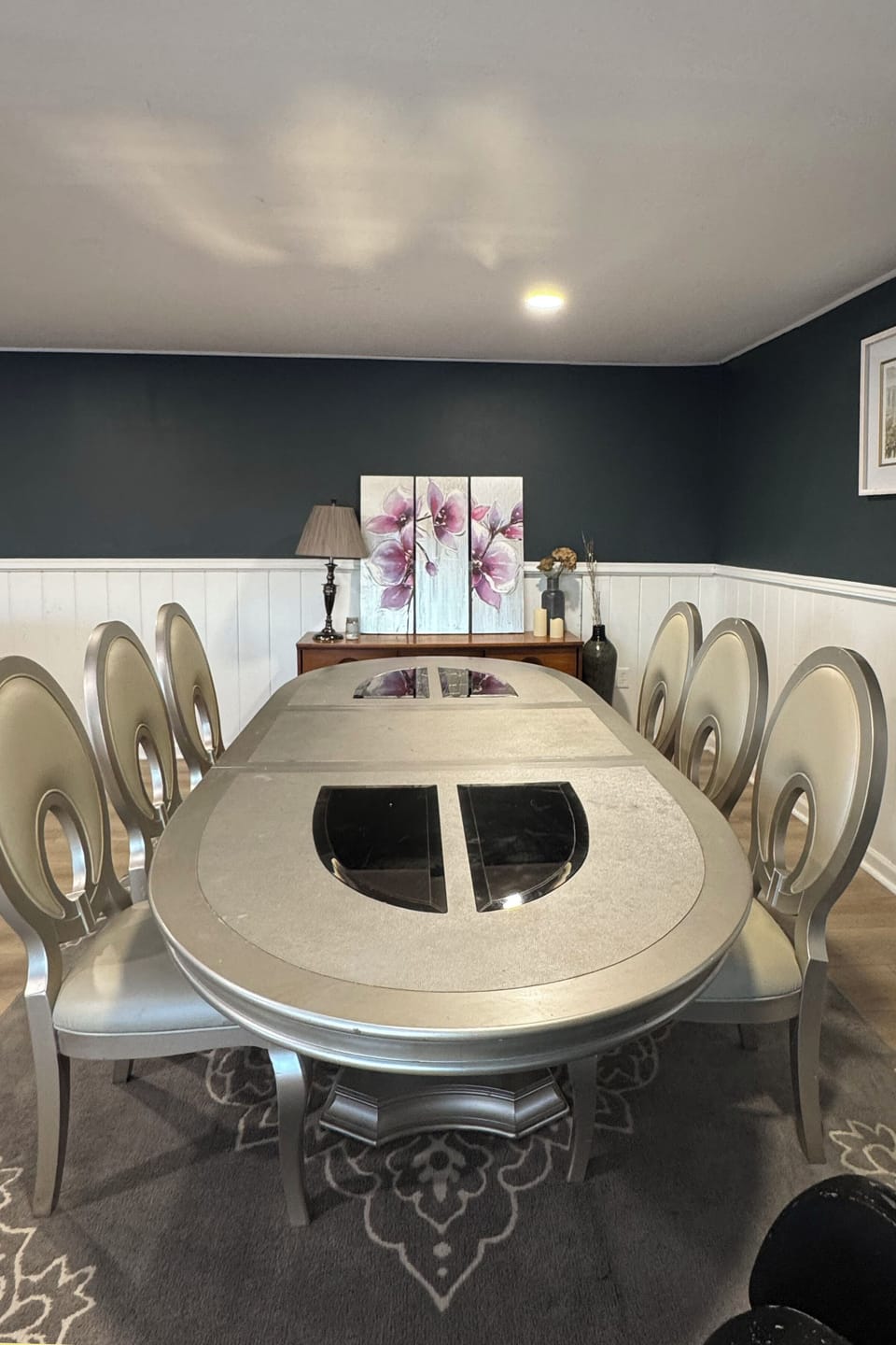  Large Family Room/ Dining Area