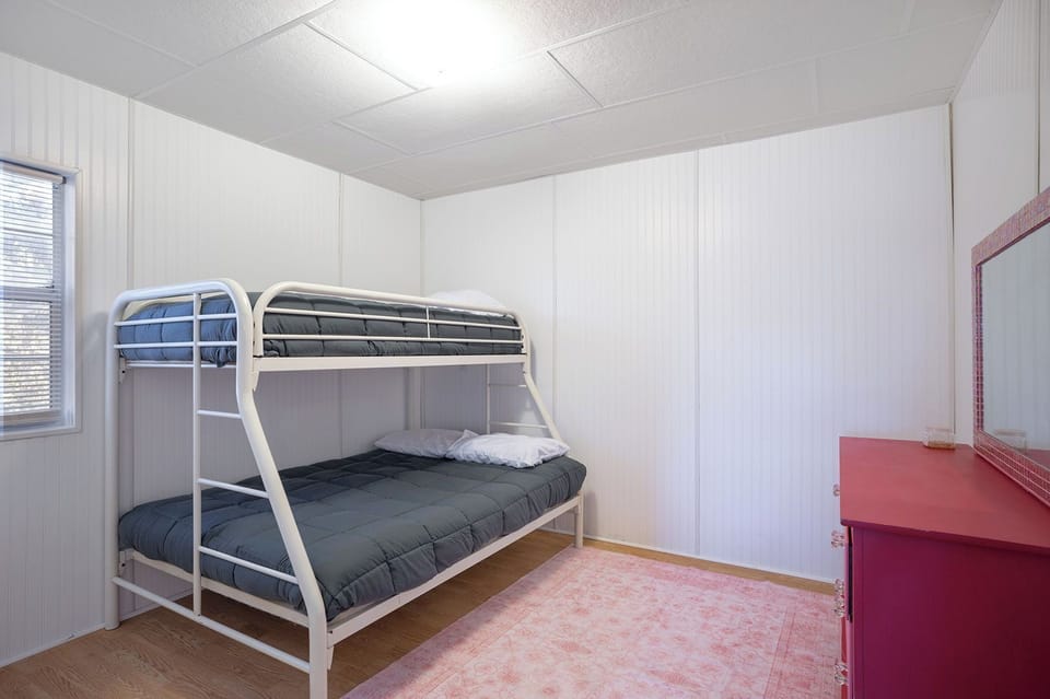 Ground Level - Bonus Room (Twin/Double Bunk)