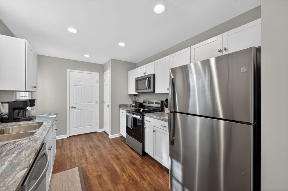 makes mealtime a joy—clean, modern, and fully equipped for everything from quick breakfasts to family dinners.