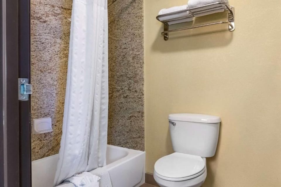 Rinse off and recharge in a simple, practical bath space.