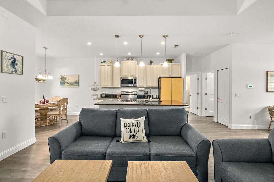Spacious living area with open sightlines to the kitchen, ideal for families spending time together