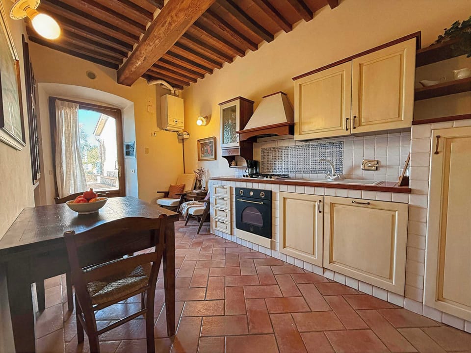Kitchen & Dining 