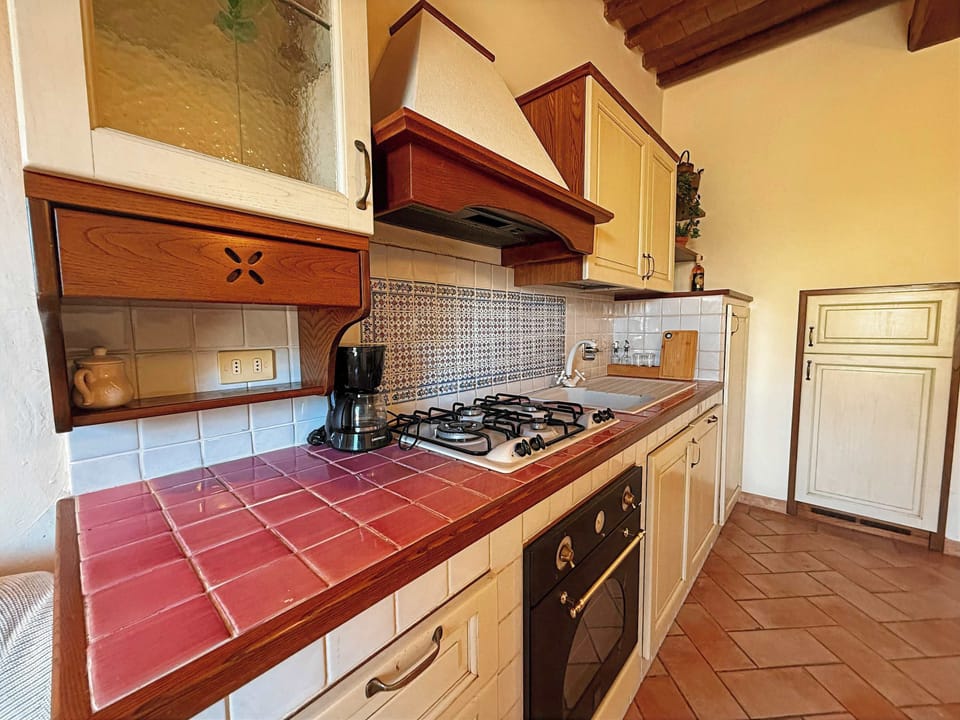 Equipped with Kitchenware, Plateware & Drinkware