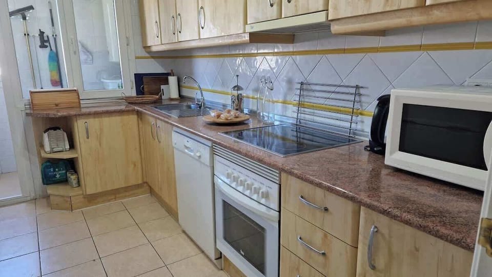 Full size kitchen
