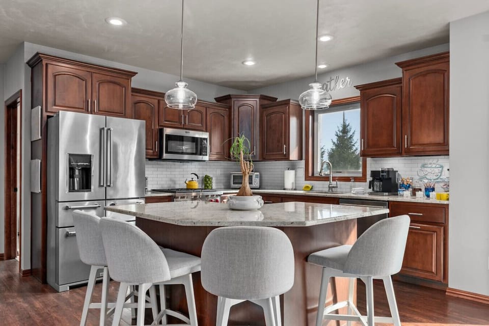 Full size kitchen to whip up a meal for the whole family.
