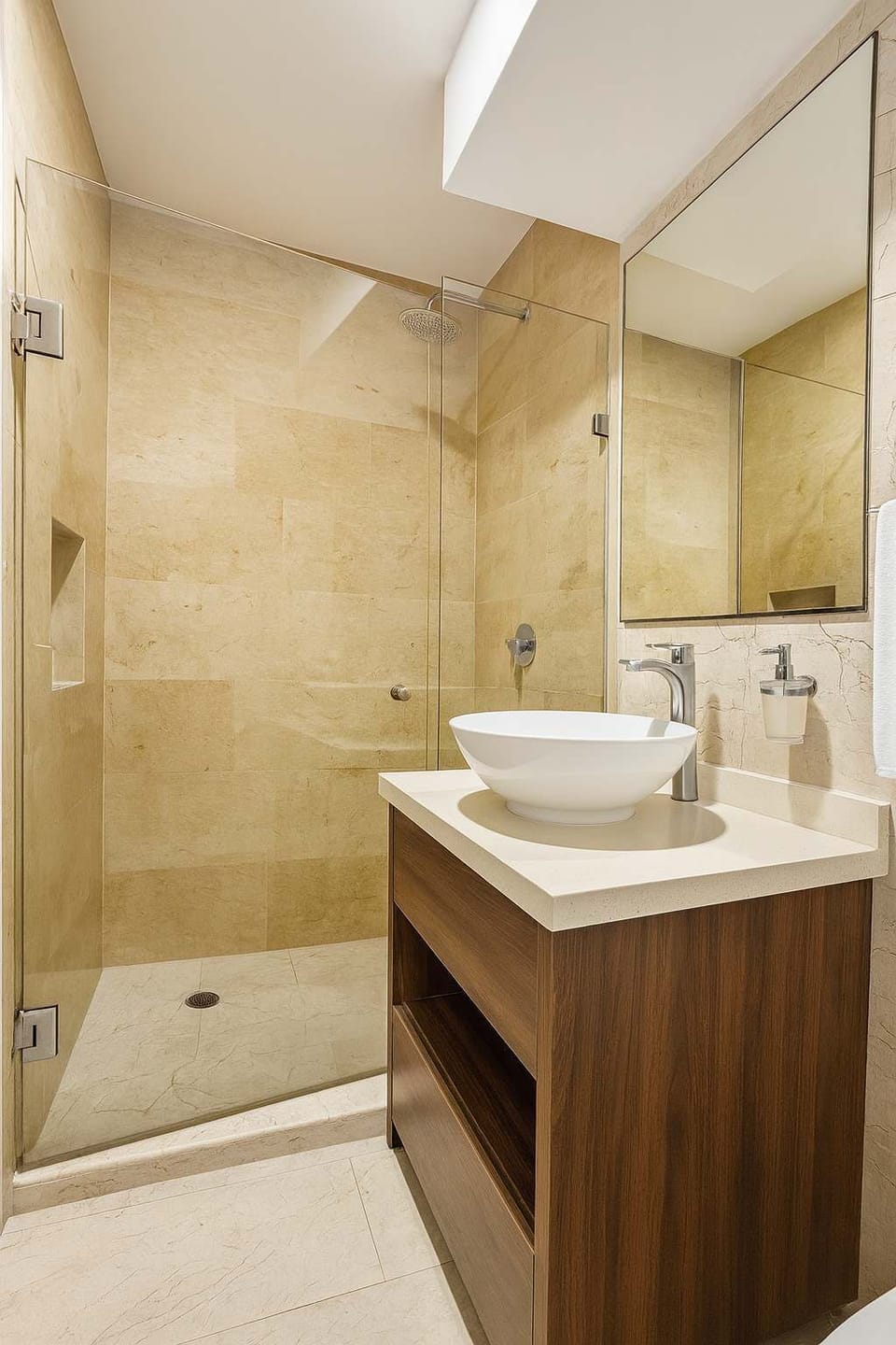 A full bathroom with all the amenities to make you feel at home