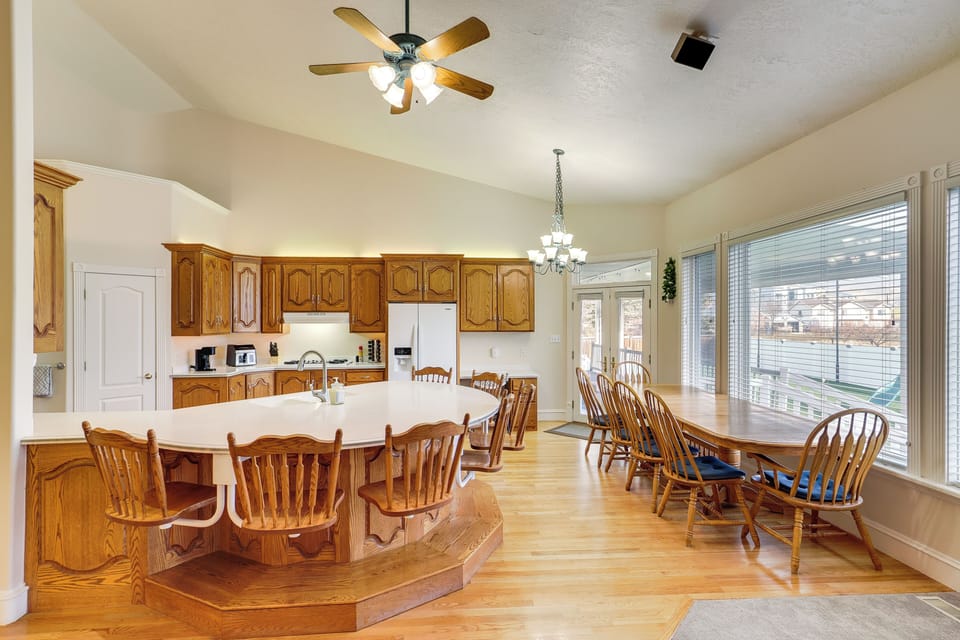 Kitchen | Main Level