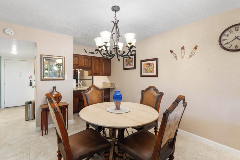 Kitchen | Dining Table