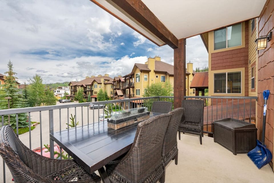 Dine al fresco with mountain views