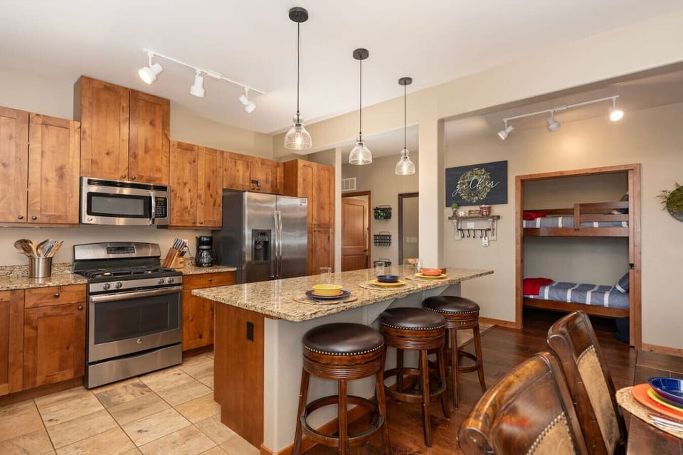 Fully equipped kitchen with bar seating