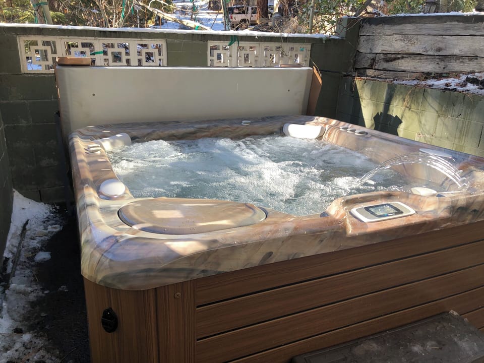 New Hot Springs 42 jet tub