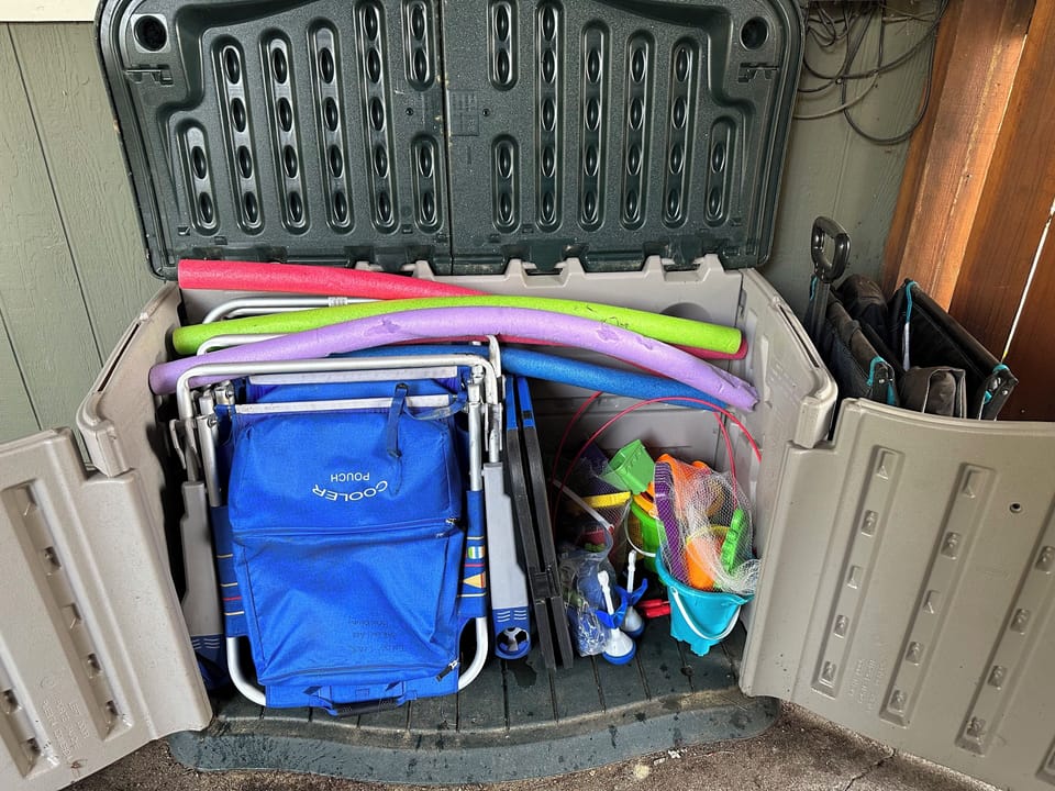Summer toys , chairs etc for guests use