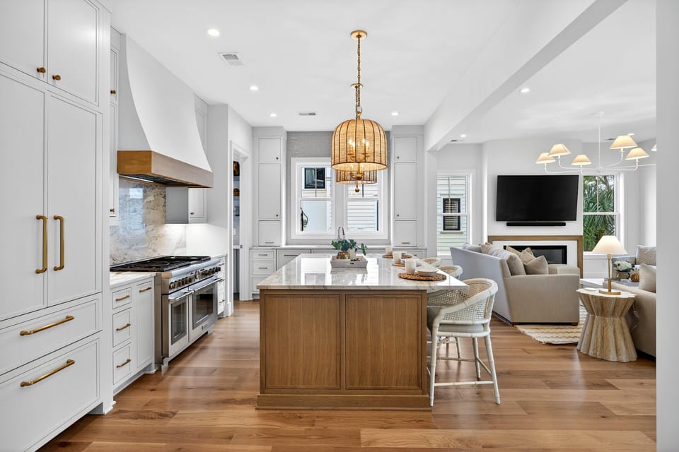 Fully equipped gourmet kitchen