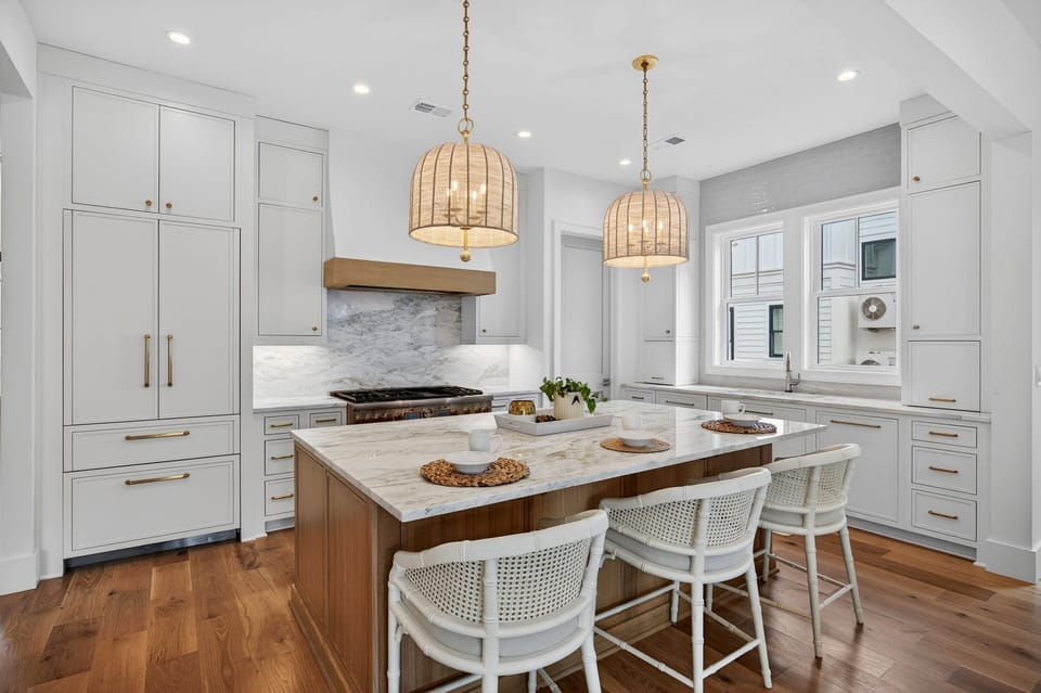 Fully equipped gourmet kitchen
