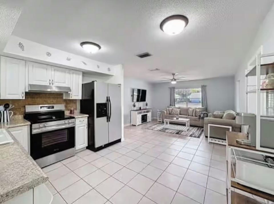 Full Kitchen