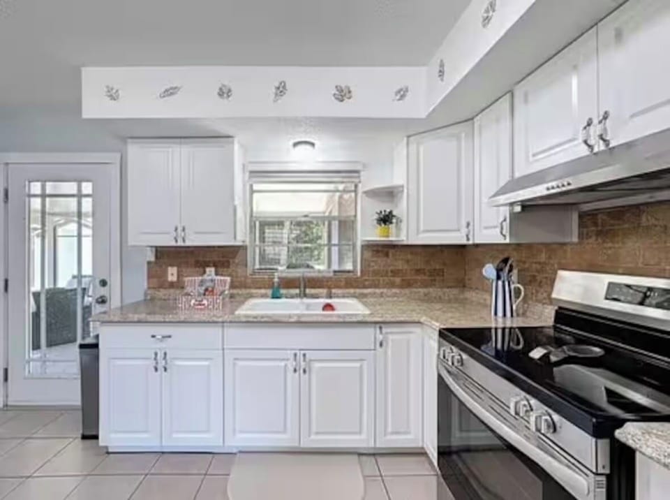 Full Kitchen
