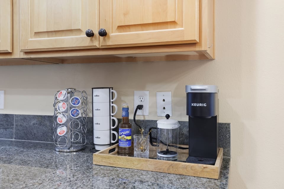 Shelf, Furniture, Cabinet, Indoors, Sink