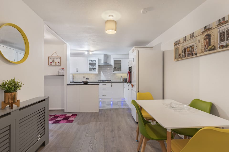 Shortlet express, beautiful 3 bedroom house in Laindon