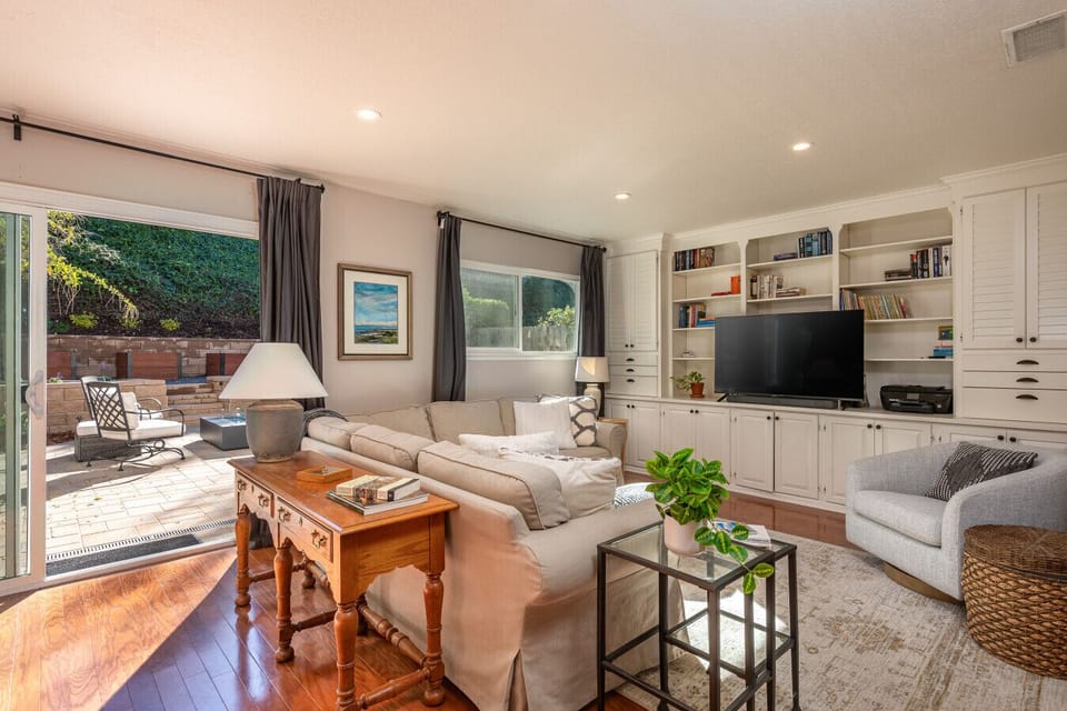 Comfortable lounge space with built-in shelving, TV, and easy access to the outdoor patio for seamless indoor-outdoor living. Perfect for relaxing evenings, movie time, or casual work-from-home days.