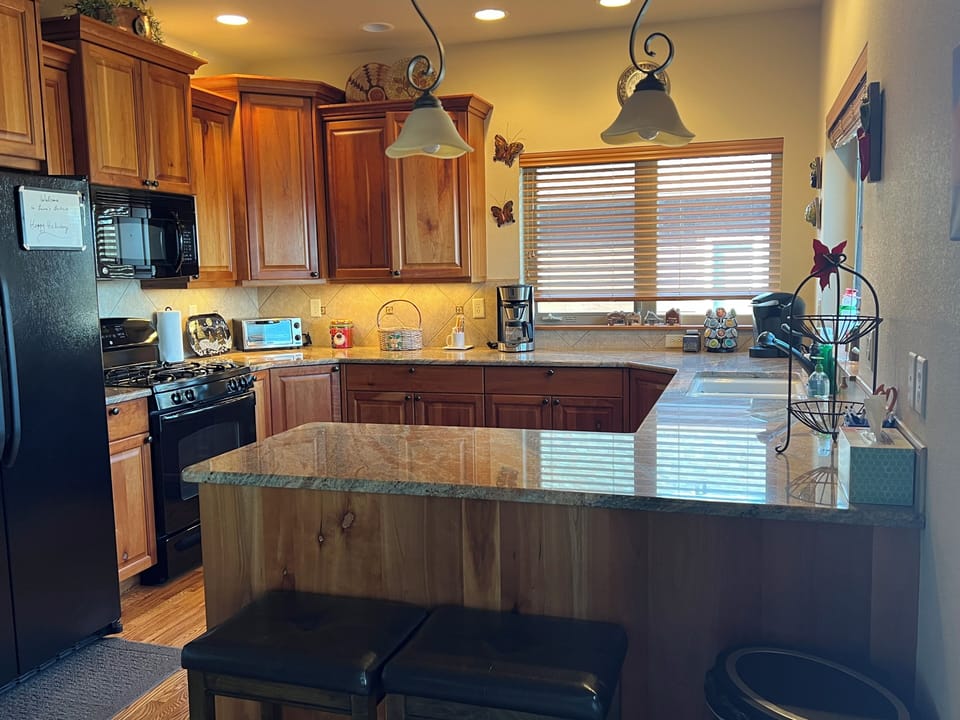Well stocked kitchen to prepare your favorite meals 