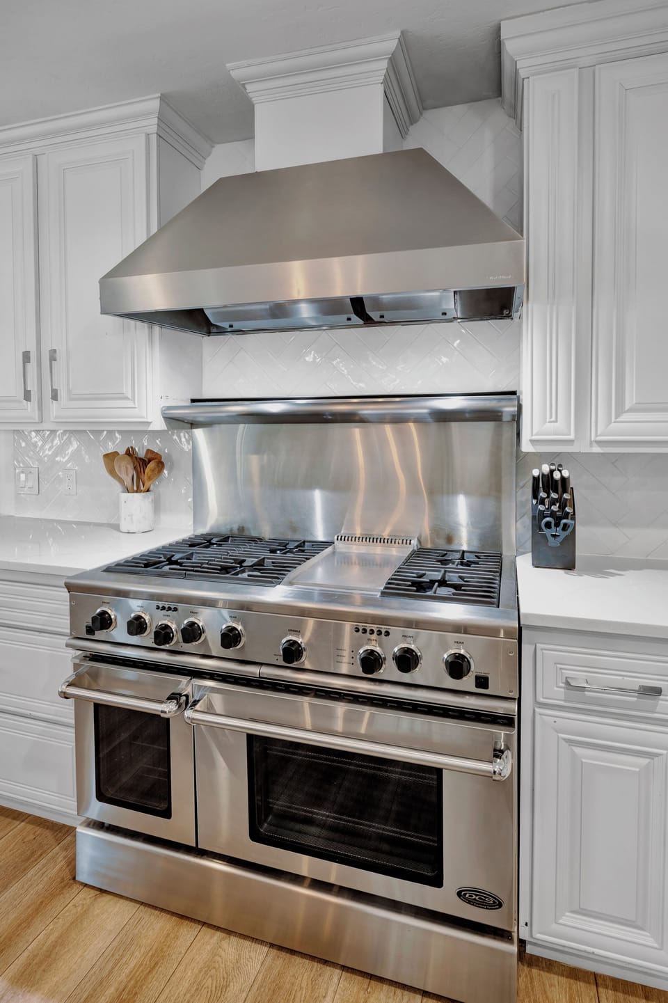 Professional cooking range ready for home-cooked meals