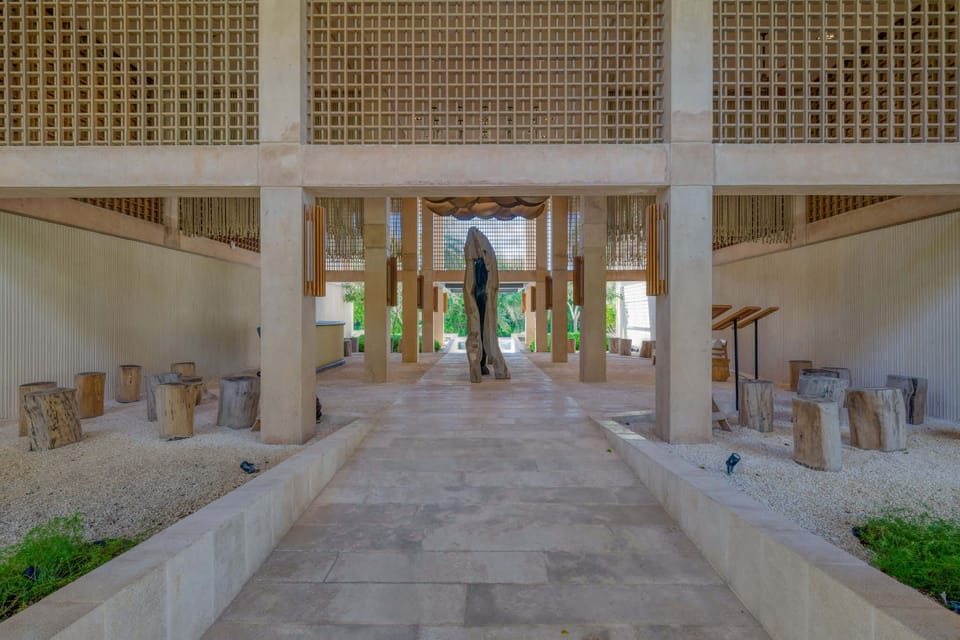 Design Lobby, Entrance