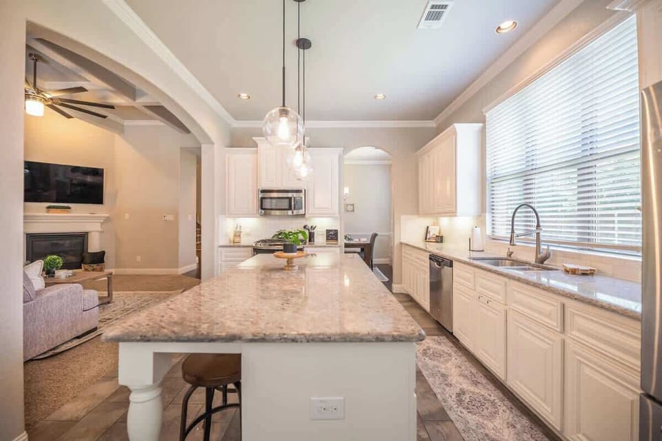 Full Kitchen View
