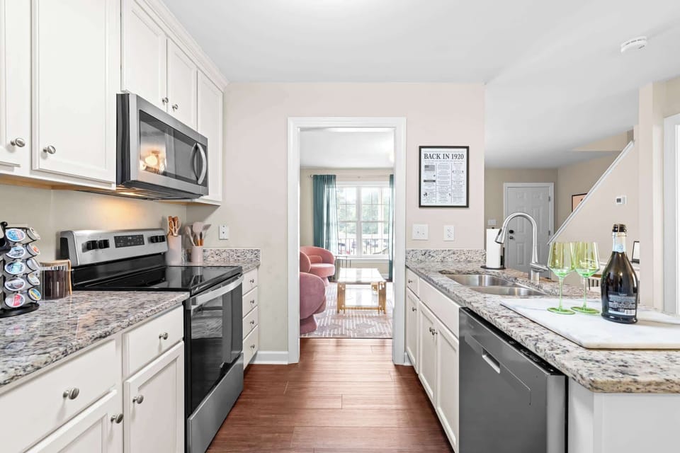 Where flavor meets fun. From chopping veggies to pouring wine, our fully stocked kitchen makes every culinary adventure (or lazy breakfast) feel like a treat.
