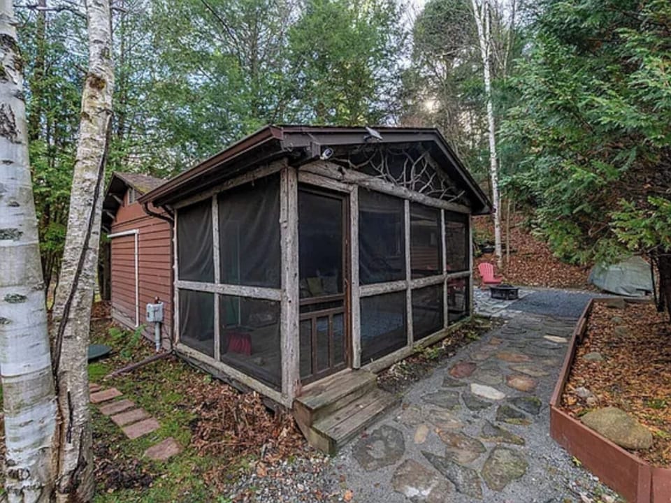 Screened-in porch