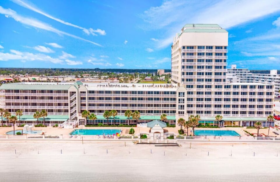 Escape to paradise at Daytona Beach Resort