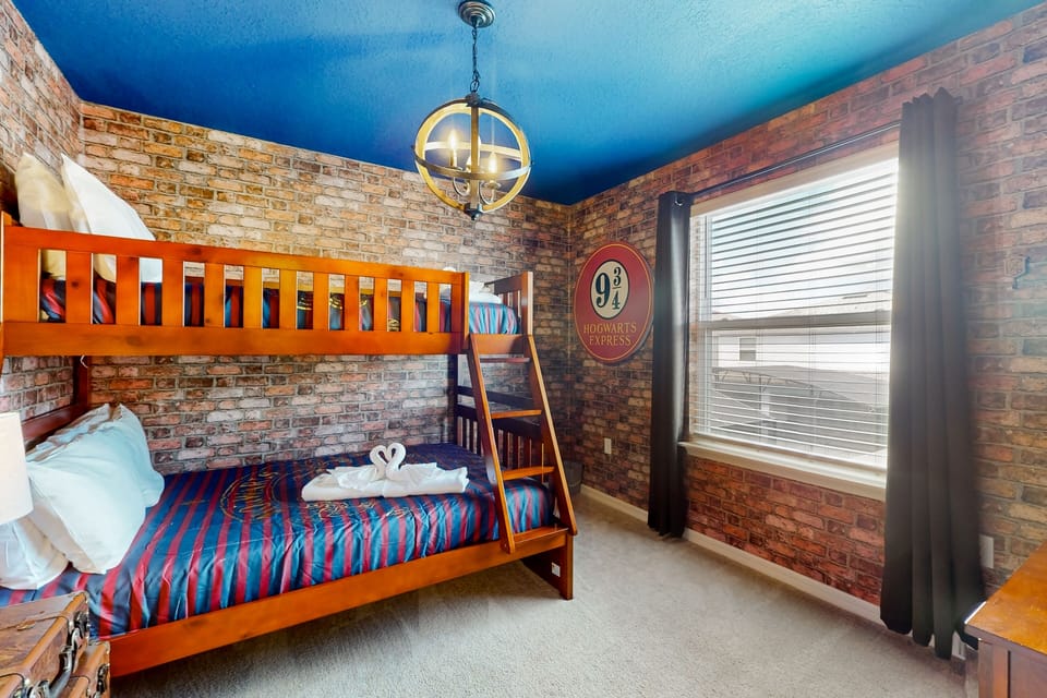 2nd floor Harry Potter bunk room, sleeps 3.  Has walk in closet, tv and private ensuite
