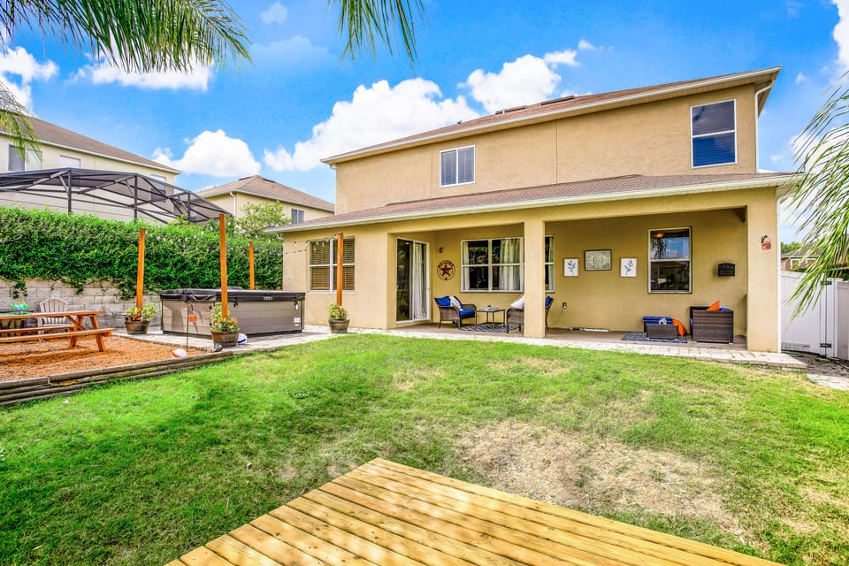 Private, fenced in back yard