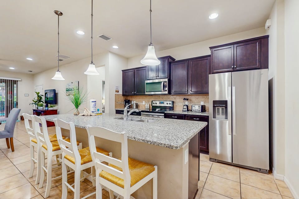 Fully equipped kitchen with center island