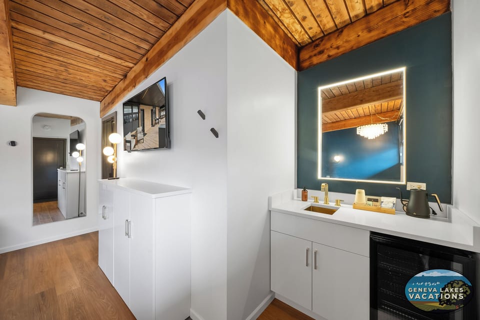 Enjoy your spacious room with large king bed, cabinet for your clothes, well lit dressing area.