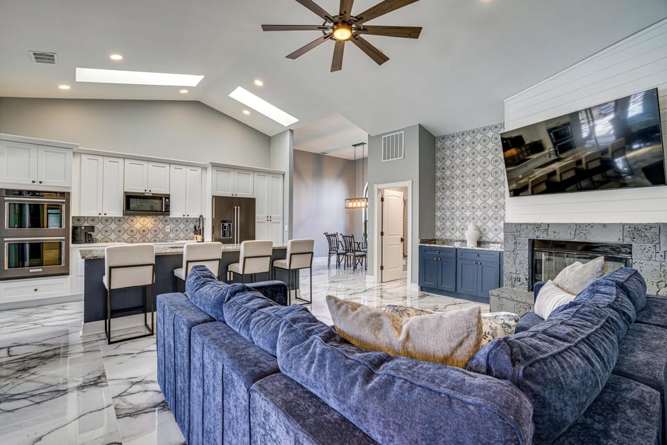 Interior | Open Floor Plan | Free WiFi