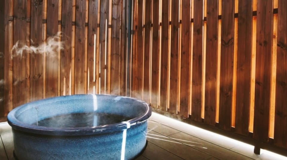 Indoor spa tub
