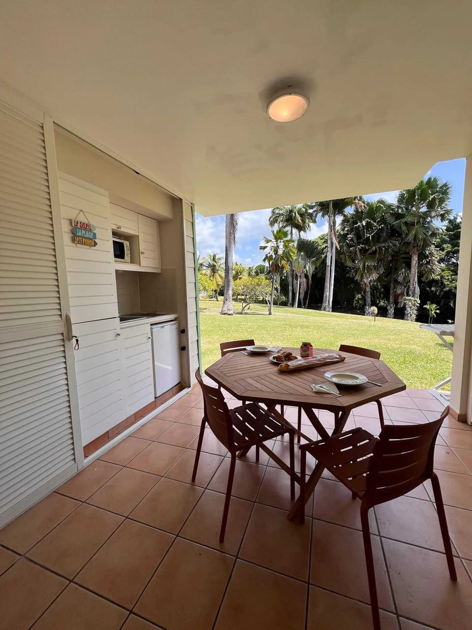 Outdoor dining