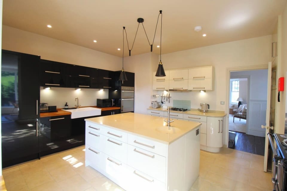 Fully equipped kitchen with dual oven, kitchen island, dishwasher, gas hobs, fridge freezer, microwave, kettle, toaster and cafetière(French Coffee Press).