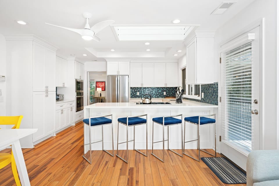 28 Battery Road | Barstool seating for 4 - 28 Battery Road | Barstool seating for 4
