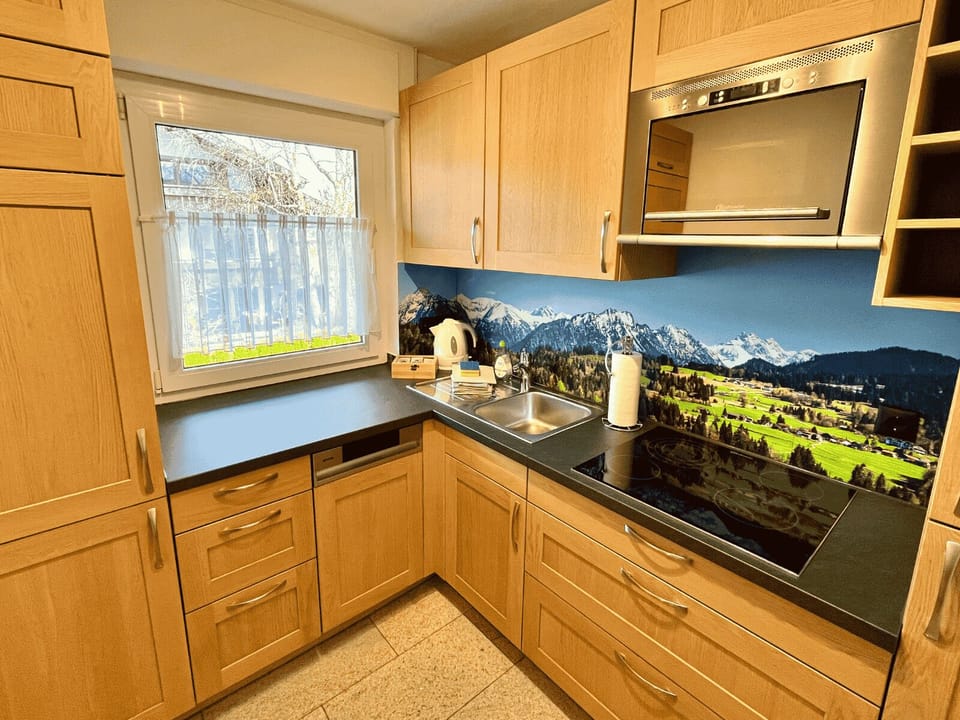 Fully equipped kitchen with dishwasher