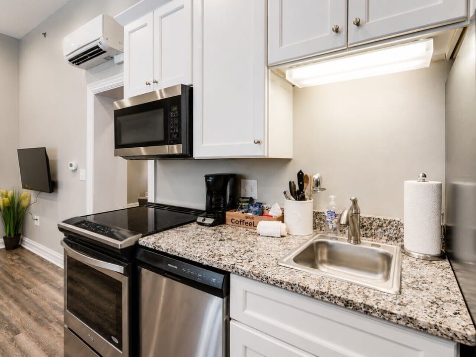 Shelby Unit A - Kitchen - sink, stove, microwave
