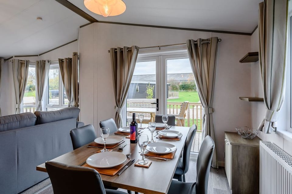 Elsham Lodge