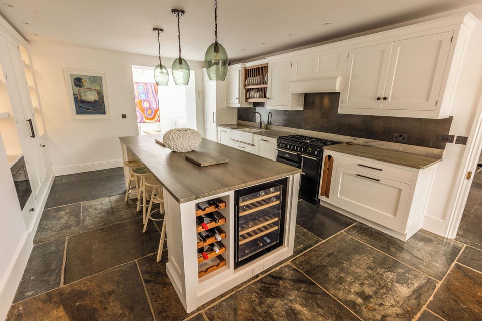 Kitchen with double range cooker 