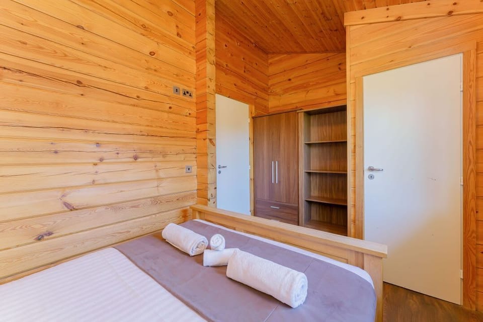 Yew Tree Spa (Pet)
